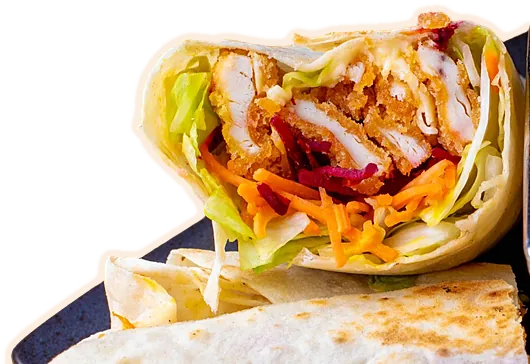 Wrap abierto de pollo crocante con verduras frescas